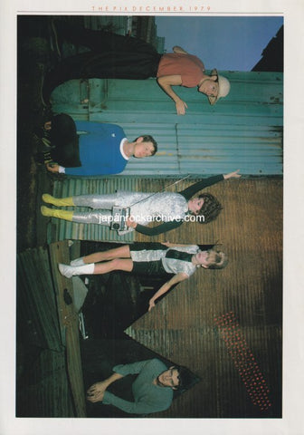 The B-52's 1979/12 Japanese music press cutting clipping - photo pinup - group shot outside
