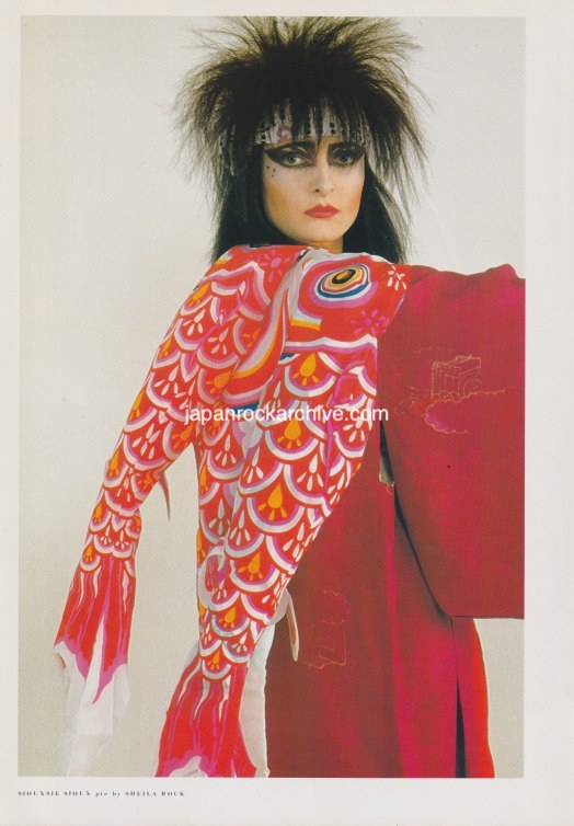 Siouxsie & The Banshees 1982/04 Japanese music press cutting clipping - photo pinup - kimono