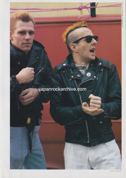 The Clash 1984/06 Japanese music press cutting clipping - photo pinup - paul & joe
