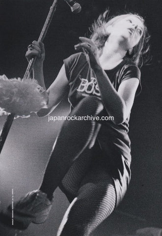 Garbage 1997/02 Japanese music press cutting clipping - photo pinup - shirley manson on stage