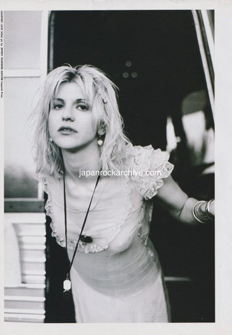 Hole 1994/10 Japanese music press cutting clipping - photo pinup - Courtney Love