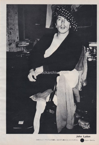 John Lydon 1983/04 Japanese music press cutting clipping - photo pinup - wearing beret