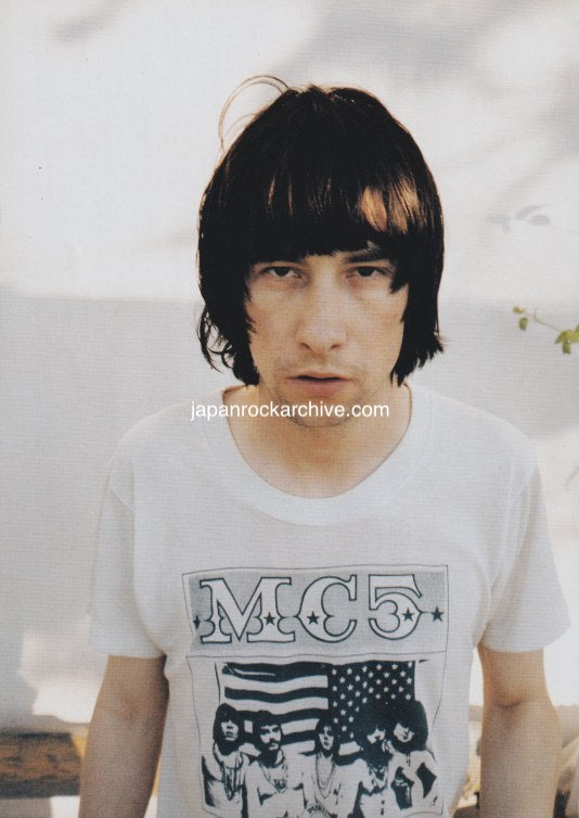 Primal Scream 1997/12 Japanese music press cutting clipping - photo pinup - bobby gillespie mc5 t-shirt