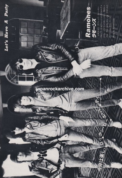 Ramones 1980/04 Japanese music press cutting clipping - photo pinup poster - band shot