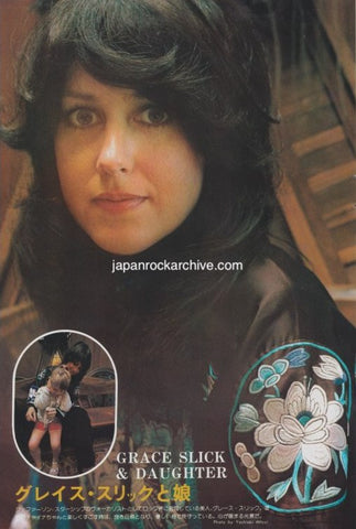 Grace Slick 1975/11 Japanese music press cutting clipping - photo pinup - with daughter