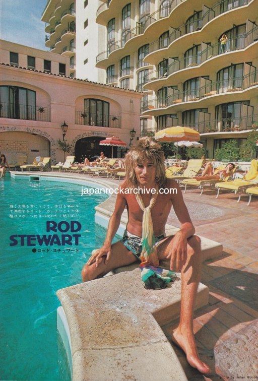 Rod Stewart 1974/09 Japanese music press cutting clipping - photo pinup poolside