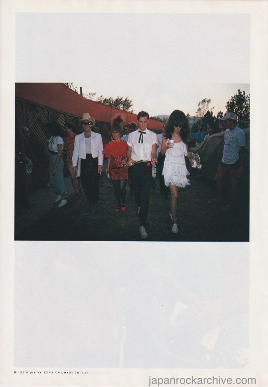 The B-52's 1982/12 Japanese music press cutting clipping - photo pinup - band shot outdoors