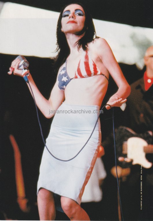 PJ Harvey 1997/06 Japanese music press cutting clipping - photo pinup - on stage